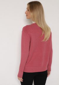 Born2be - Ciemnoróżowy Kardigan z Bawełną Zdobiony Warkoczowym Splotem i Kieszeniami Mevesava. Okazja: na co dzień. Typ kołnierza: dekolt w serek. Kolor: różowy. Materiał: bawełna. Wzór: ze splotem, aplikacja. Sezon: zima, jesień. Styl: casual, klasyczny #2