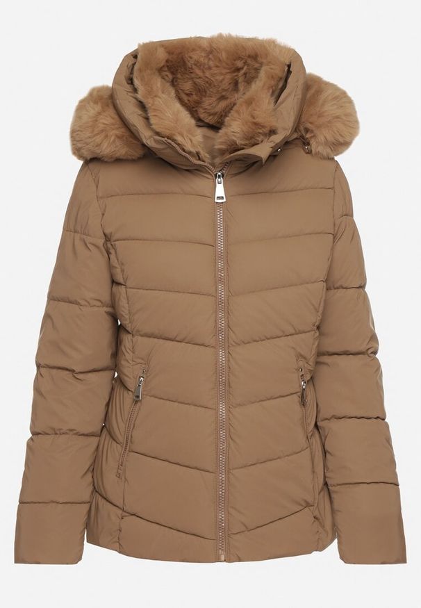 Born2be - Brązowa Taliowana Kurtka z Pikowanymi Przeszyciami i Kapturem z Futerkiem Olennea. Okazja: na spotkanie biznesowe, do pracy, na co dzień. Kolor: brązowy. Materiał: futro. Styl: casual, klasyczny, biznesowy