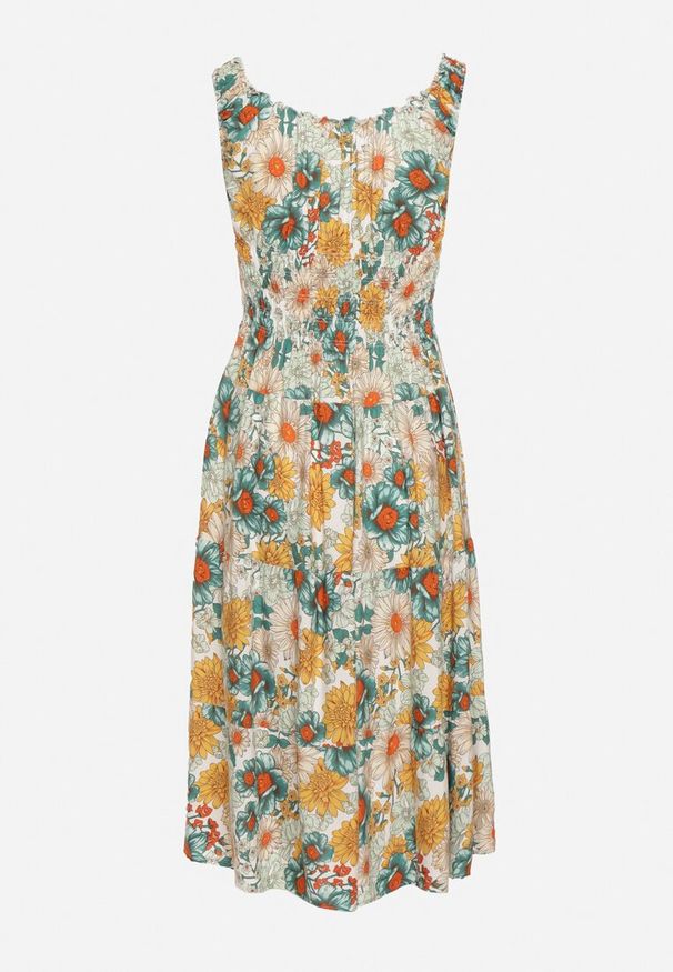 Born2be - Biało-Zielona Sukienka w Kwiaty na Ramiączkach z Gumką w Talii i Falbankami Ozdobiona Guzikami Zilvia. Okazja: na spacer. Typ kołnierza: kołnierz z falbankami. Kolor: biały. Długość rękawa: na ramiączkach. Wzór: aplikacja, kwiaty. Styl: elegancki