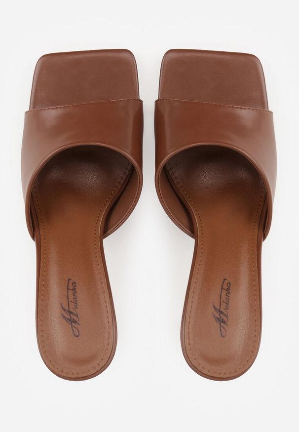 Renee - Brązowe Klapki na Szpilce z Kwadratowym Noskiem Peep Toe Avenata. Okazja: na randkę, na co dzień. Nosek buta: otwarty. Kolor: brązowy. Materiał: jeans, skóra, koronka. Obcas: na szpilce. Styl: casual