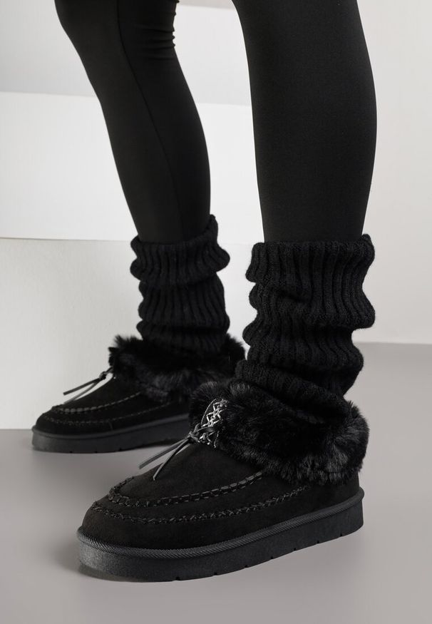 Renee - Czarne Śniegowce na Platformie Ozdobione Haftem i Futerkiem Linedis. Okazja: na co dzień. Kolor: czarny. Materiał: futro. Wzór: aplikacja, haft. Obcas: na platformie. Styl: casual, elegancki