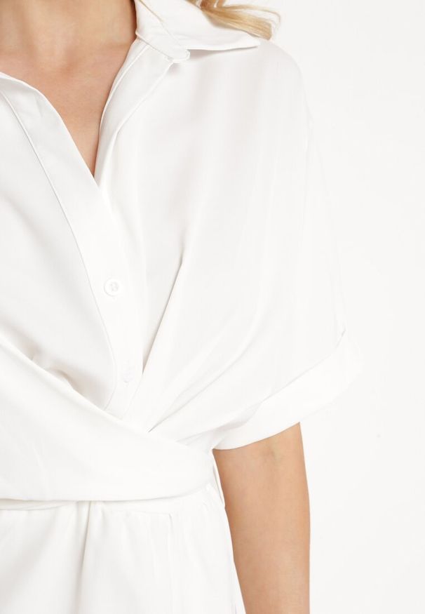 Born2be - Biała Sukienka Menelous. Kolor: biały. Typ sukienki: kopertowe, koszulowe. Styl: elegancki. Długość: mini