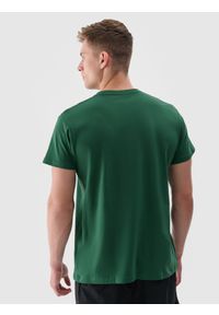 4f - T-shirt z nadrukiem regular męski - zielony. Okazja: na co dzień. Kolor: zielony. Materiał: jersey, dzianina. Wzór: nadruk. Styl: casual, sportowy, klasyczny