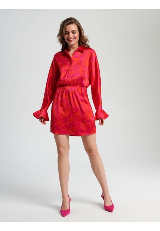 Sinsay - Sukienka mini z bufiastym rękawem - wielobarwny. Materiał: satyna. Długość: mini