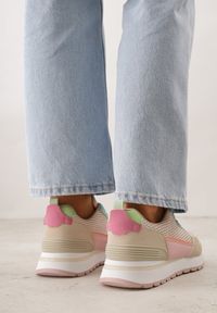 Renee - Beżowe Sneakersy z Siateczką i Modnymi Wstawkami Corona. Okazja: na co dzień. Kolor: beżowy. Materiał: jeans #6