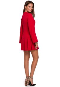 Sukienki.shop - Elegancka sukienka mini z kontrafałdami czerwona. Typ kołnierza: kołnierzyk stójkowy. Kolor: różowy, czerwony. Sezon: lato. Typ sukienki: rozkloszowane. Styl: elegancki. Długość: mini #3