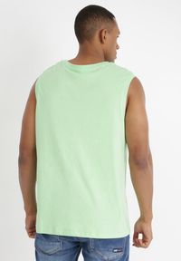 Born2be - Jasnozielona Koszulka Cretandro. Kolor: zielony. Materiał: tkanina, bawełna. Długość rękawa: na ramiączkach. Wzór: gładki, jednolity #3
