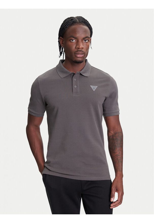 Guess Polo Z5YP02 K9WF1 Szary Regular Fit. Typ kołnierza: polo. Kolor: szary. Materiał: bawełna