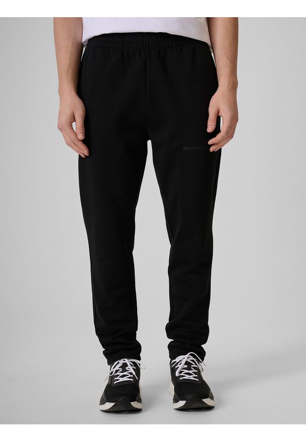 4f - 4F Spodnie dresowe męskie - czarne M. Kolor: czarny. Materiał: dresówka