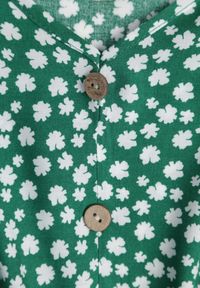 Born2be - Zielona Rozkloszowana Sukienka z Bawełny w Kwiaty z Guzikami Ronelle. Okazja: na co dzień, na randkę, na spacer. Kolor: zielony. Materiał: bawełna. Wzór: kwiaty. Typ sukienki: proste, rozkloszowane. Styl: elegancki, casual #6