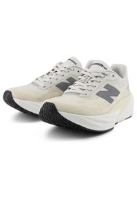 Buty damskie New Balance FuelCell Rebel v5 WFCXLX5 – szare. Kolor: szary. Materiał: guma, materiał, syntetyk. Szerokość cholewki: normalna. Wzór: geometria. Sport: bieganie, fitness #5