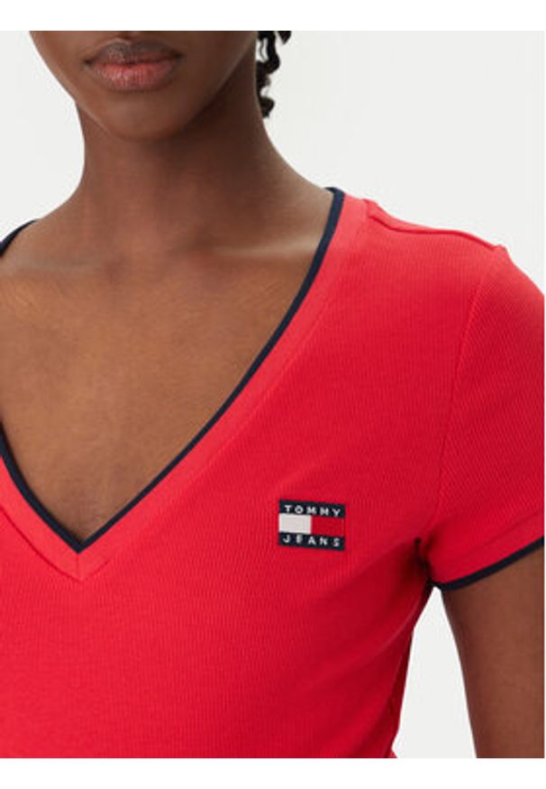 Tommy Jeans T-Shirt DW0DW22275 Czerwony Slim Fit. Kolor: czerwony. Materiał: bawełna