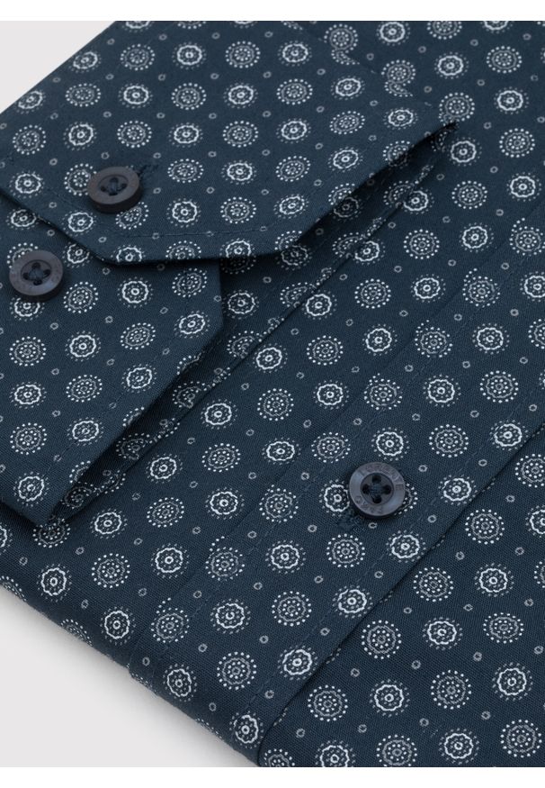 Pako Lorente - PAKO LORENTE - Granatowa koszula męska we wzór geometryczny. Kolor: niebieski. Materiał: bawełna. Długość rękawa: długi rękaw. Długość: długie. Wzór: geometria. Sezon: jesień