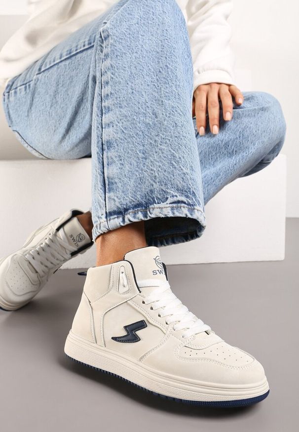 Born2be - Beżowo-Granatowe Sneakersy Eudala. Okazja: na co dzień. Wysokość cholewki: przed kolano. Kolor: beżowy. Szerokość cholewki: normalna