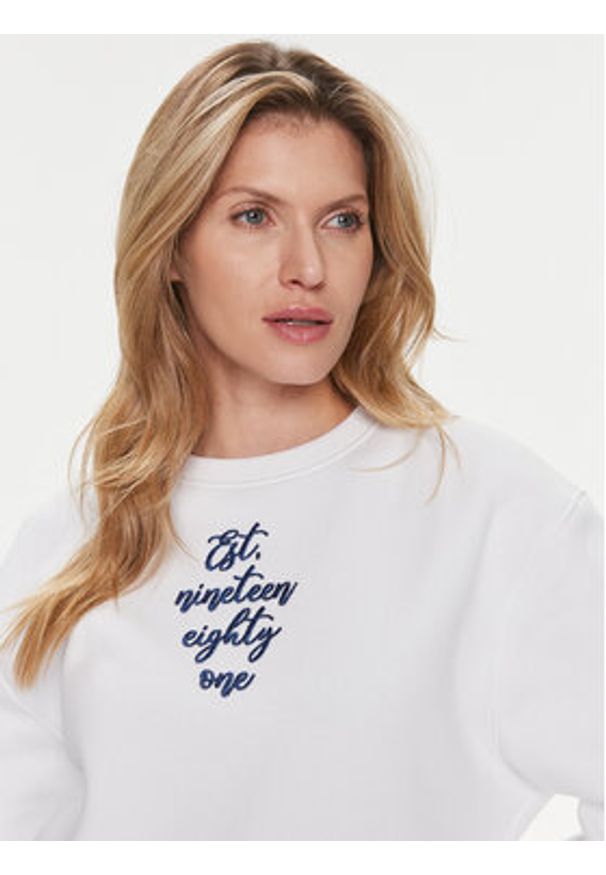 Guess Bluza Destiny W4RQ10 K9Z21 Biały Regular Fit. Kolor: biały. Materiał: syntetyk, bawełna