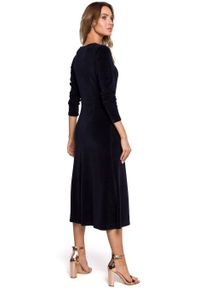 MOE - Sukienka welurowa midi rozkloszowana z rękawem 3/4 bawełniana granat. Materiał: bawełna, welur. Styl: elegancki. Długość: midi #4