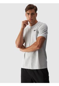 4f - 4F T-shirt regular gładki męski - szary S. Okazja: na co dzień. Kolor: szary. Materiał: bawełna, dzianina, jersey. Długość rękawa: krótki rękaw. Długość: krótkie. Wzór: gładki. Styl: klasyczny, casual, sportowy #1