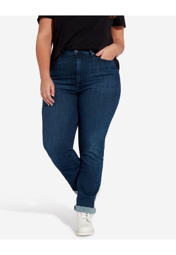 Wrangler - SPODNIE DAMSKIE WRANGLER STRAIGHT PLUS STRETCH DARK W24TWX053. Kolekcja: plus size