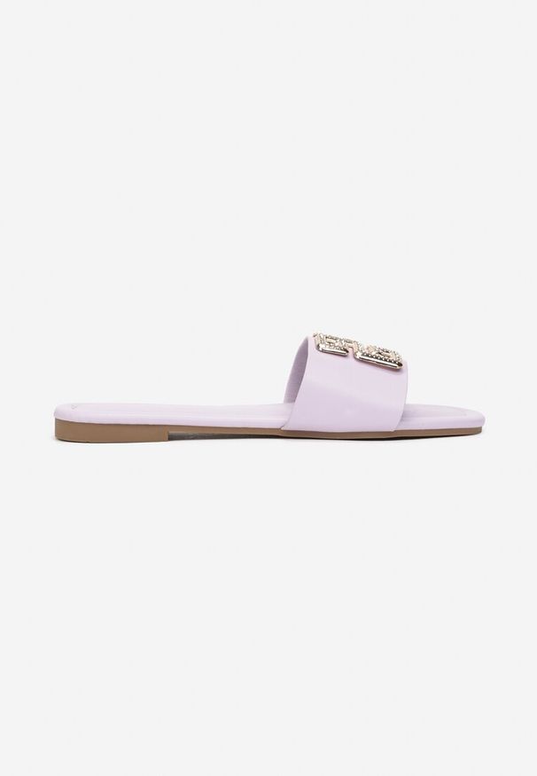 Renee - Fioletowe Klapki z Metalową Ozdobą z Cyrkoniami Helenthea. Kolor: fioletowy. Wzór: aplikacja. Styl: elegancki