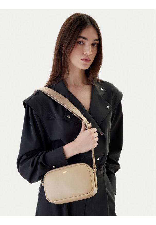 BOSS Torebka 50547765 Beżowy. Kolor: beżowy. Materiał: skórzane