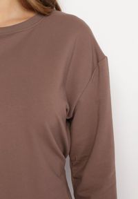 Born2be - Brązowa Bawełniana Bluza z Długim Rękawem i Ozdobnym Wiązaniem Pinada. Kolor: brązowy. Materiał: bawełna. Długość rękawa: długi rękaw. Długość: długie. Styl: elegancki #3