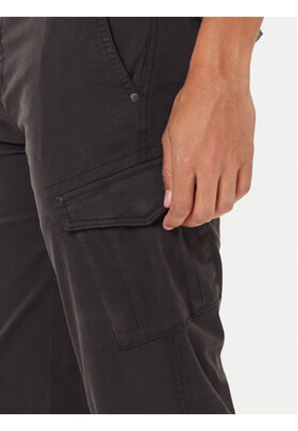 Mustang Spodnie materiałowe Daytona 1016826 Czarny Slim Fit. Kolor: czarny. Materiał: bawełna