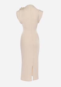 Born2be - Beżowa Sukienka Midi Dopasowana z Ozdobną Broszką w Kształcie Kwiatka Agnolia. Kolor: beżowy. Wzór: kwiaty. Styl: klasyczny. Długość: midi #7