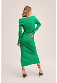 mango - Mango sukienka Sharpei kolor zielony midi dopasowana. Typ kołnierza: dekolt hiszpanka. Kolor: zielony. Materiał: dzianina, włókno. Długość rękawa: długi rękaw. Wzór: gładki. Typ sukienki: dopasowane. Długość: midi