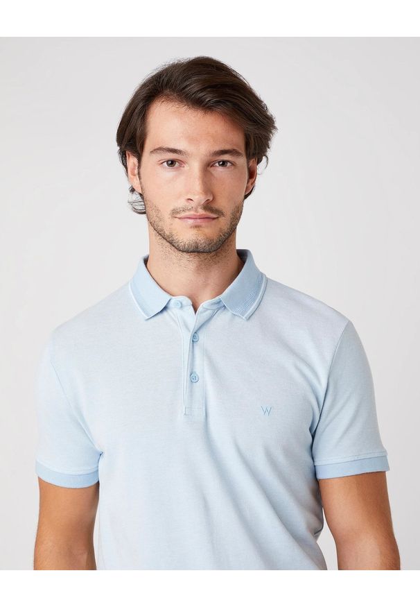 Wrangler - MĘSKIE POLO WRANGLER SS REFINED POLO CERULEAN BLUE W7AFKHXVT 112131336. Typ kołnierza: polo