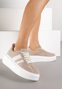 Renee - Ciemnobeżowe Sneakersy Klasyczne Tenisówki na Grubej Podeszwie z Koturnem Adessia. Nosek buta: okrągły. Zapięcie: sznurówki. Kolor: beżowy. Materiał: materiał. Obcas: na koturnie. Wysokość obcasa: niski