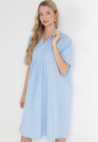 Born2be - Niebieska Rozkloszowana Sukienka z Zakładkami i Kołnierzykiem Alisano. Kolor: niebieski. Wzór: aplikacja. Sezon: lato
