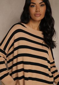 Renee - Beżowo-Czarny Sweter Oversize w Paski Kalitusa. Okazja: na co dzień. Kolor: czarny. Materiał: jeans. Wzór: paski. Styl: casual #3