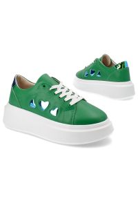Zielone Sneakersy Artiker Stylowe Obuwie Damskie Z Serduszkami. Kolor: zielony. Materiał: materiał #7