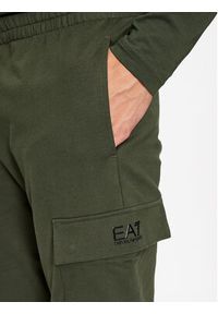 EA7 Emporio Armani Spodnie dresowe 8NPP59 PJ05Z 1845 Khaki Regular Fit. Kolor: brązowy. Materiał: bawełna