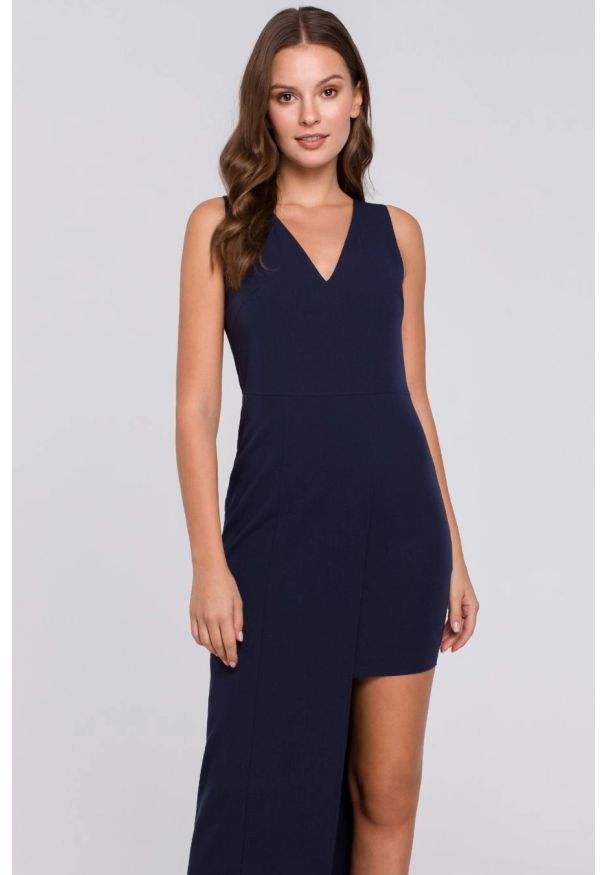 Sukienki.shop - Piękna wieczorowa sukienka o wydłużonej linii jednego boku. Typ sukienki: asymetryczne. Styl: wizytowy. Długość: mini