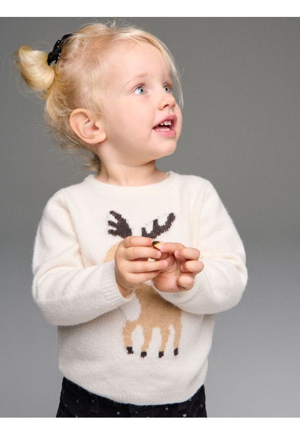 Sinsay - Sweter z motywem świątecznym - kremowy. Kolor: kremowy. Styl: wizytowy