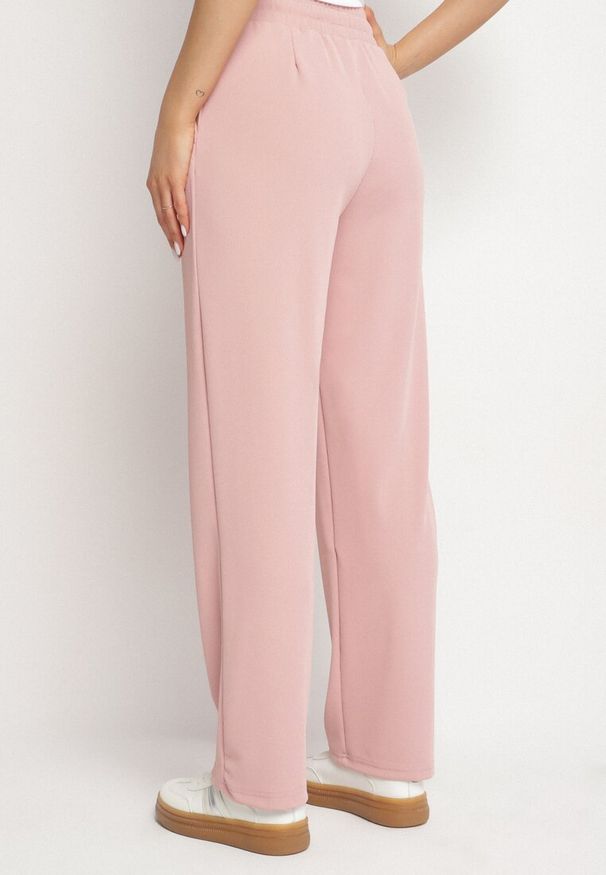 Born2be - Różowe Spodnie o Prostym Kroju z Wysokim Stanem i Gumką w Talii Fadira. Okazja: na co dzień. Stan: podwyższony. Kolor: różowy. Styl: casual
