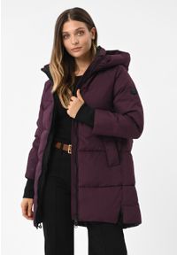 Volcano - Zimowy płaszcz J-FROZEN. Okazja: na co dzień. Typ kołnierza: kołnierzyk stójkowy. Kolor: czerwony. Materiał: materiał, puch. Długość rękawa: raglanowy rękaw. Wzór: gładki. Sezon: zima. Styl: casual #1