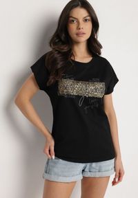 Born2be - Czarny T-shirt z Bawełny Typu Nietoperz z Cyrkoniami i Perełkami Linellis. Okazja: na co dzień. Kolor: czarny. Materiał: bawełna. Wzór: aplikacja. Styl: casual #4