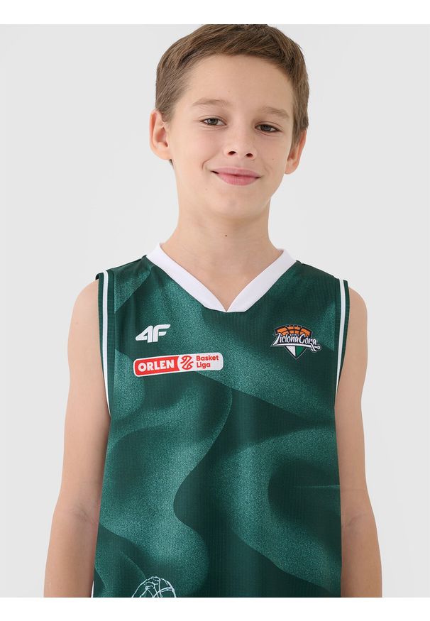 4f - 4F Koszulka meczowa replika wyjazdowa z sezonu 2024/25 dziecięca 4F x PLK - Zastal Zielona Góra - multikolor 110/116. Typ kołnierza: dekolt w serek. Kolor: wielokolorowy. Materiał: dzianina, włókno, materiał, syntetyk. Wzór: gładki, nadruk, ze splotem. Sezon: lato. Sport: koszykówka, fitness