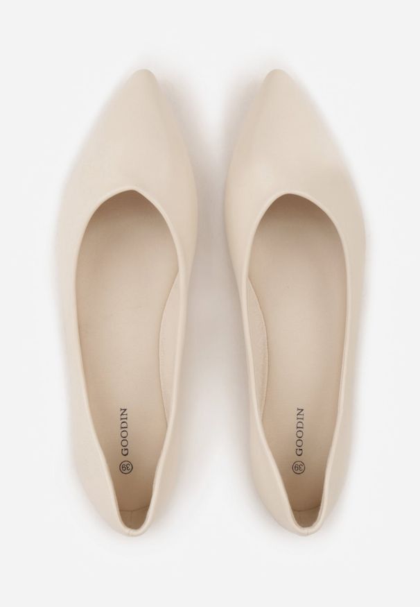 Renee - Jasnobeżowe Balerinki ze Szpiczastymi Noskami w Eleganckim Stylu Lagenaria. Okazja: na co dzień, na imprezę. Nosek buta: szpiczasty. Kolor: beżowy. Materiał: materiał, jeans. Wzór: kwiaty. Styl: elegancki