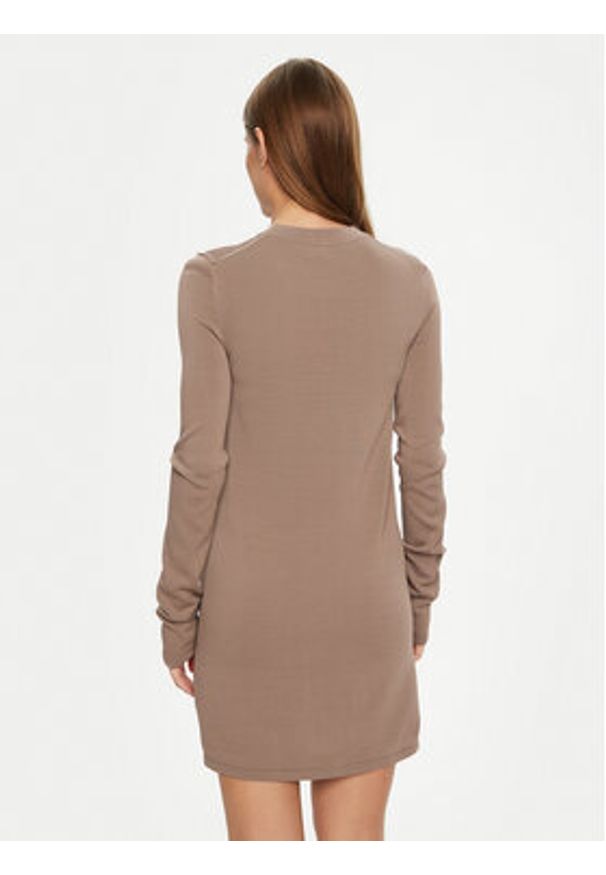 Calvin Klein Jeans Sukienka codzienna Smooth J20J224831 Beżowy Slim Fit. Okazja: na co dzień. Kolor: beżowy. Materiał: wiskoza. Typ sukienki: proste. Styl: casual