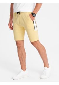 Ombre Clothing - Szorty męskie dresowe z lampasem - żółte V1. Kolor: żółty. Materiał: dresówka. Wzór: ze splotem #7