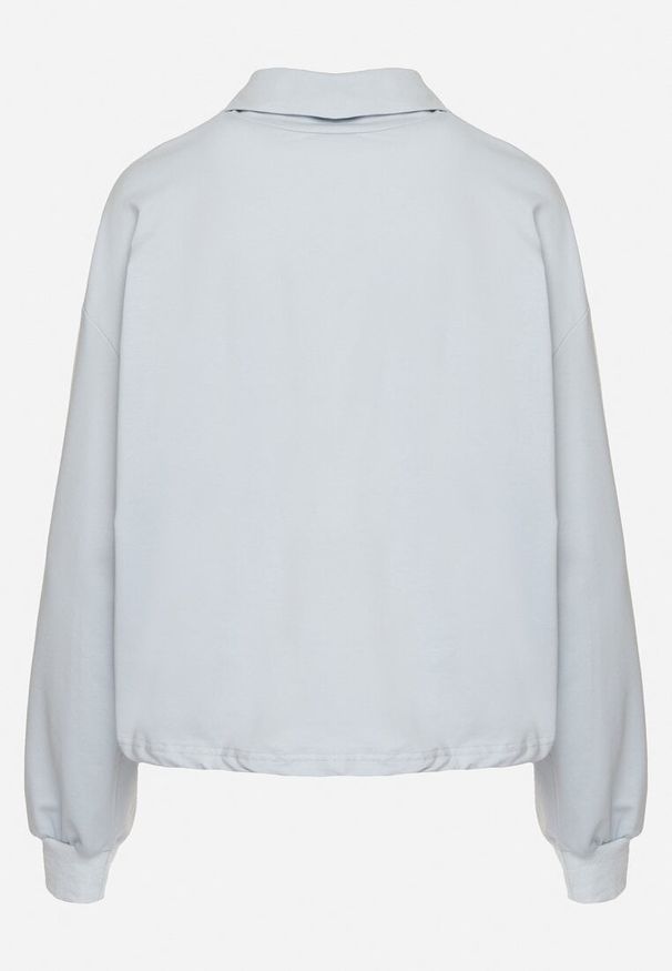 Born2be - Niebieska Bluza z Kołnierzykiem z Suwakiem i Ściągaczem u Dołu Alanidra. Okazja: na co dzień. Kolor: niebieski. Materiał: jeans. Długość rękawa: długi rękaw. Długość: długie. Styl: elegancki, casual