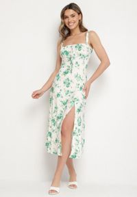 Born2be - Biało-Zielona Taliowana Sukienka w Kwiaty Ozdobiona Wiązaniem Firavire. Okazja: na co dzień. Kolor: zielony. Wzór: aplikacja, kwiaty. Sezon: wiosna, lato. Typ sukienki: sportowe. Styl: casual, sportowy #7