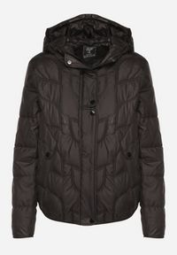 Born2be - Czarna Przejściowa Kurtka z Oryginalnym Pikowaniem i Kapturem Aruvitte. Okazja: na co dzień, na spacer. Kolor: czarny. Materiał: poliester, jeans. Styl: casual #5