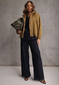 Renee - Zielona Oversizowa Kurtka Przejściowa o Kroju Bombki z Bawełny i Wiskozy Birana. Okazja: na co dzień. Typ kołnierza: kaptur. Kolor: zielony. Materiał: wiskoza, bawełna. Styl: casual #2