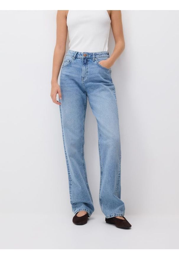 Reserved - Jeansy straight - niebieski. Kolor: niebieski
