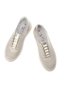 Półbuty damskie S.Barski, cholewka skóra naturalna perforowana sznurowanie klasyczne niski fason zaokrąglony nosek miękka linia metaliczna wstawka na. Okazja: na co dzień. Zapięcie: sznurówki. Kolor: beżowy. Materiał: skóra. Szerokość cholewki: normalna. Sezon: lato. Styl: klasyczny #7