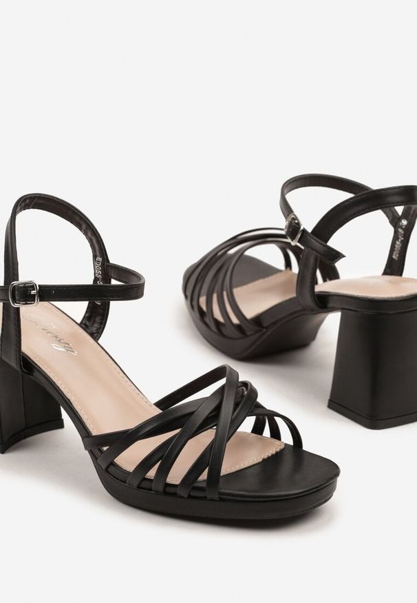Born2be - Czarne Sandały na Obcasie z Ozdobnymi Paskami Nevolisa. Okazja: na co dzień, na spotkanie biznesowe, na randkę, do pracy. Zapięcie: pasek. Kolor: czarny. Wzór: paski. Sezon: lato. Obcas: na obcasie. Styl: casual, biznesowy, elegancki, klasyczny. Wysokość obcasa: średni